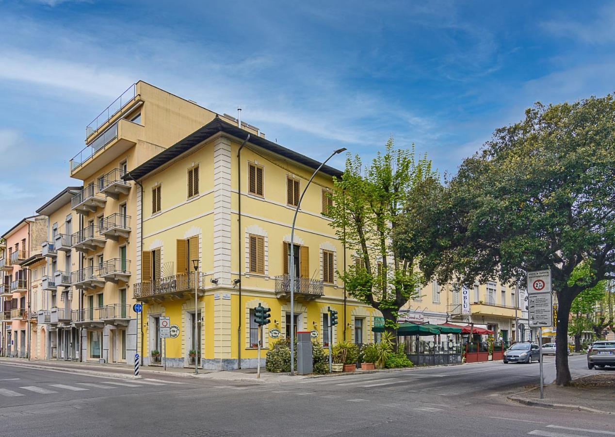 Villa Grazia Виареджо Екстериор снимка
